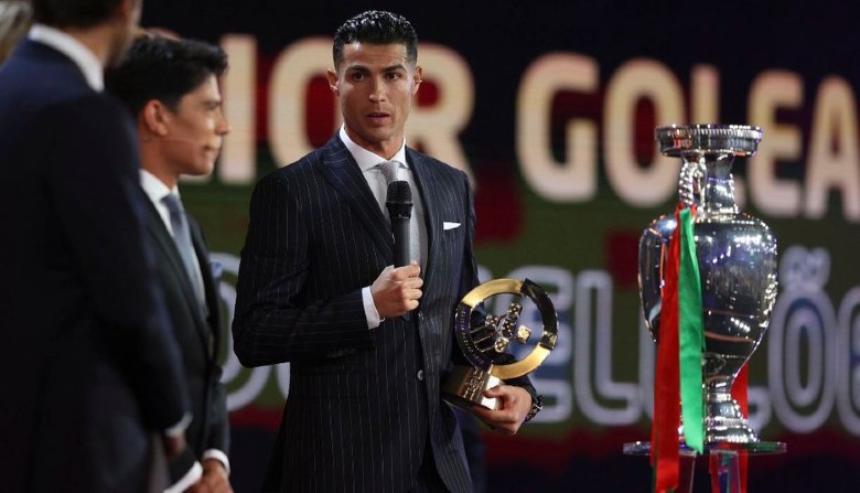 Cristiano Ronaldo recibió el premio como máximo goleador histórico de su selección - Grupo R Multimedio